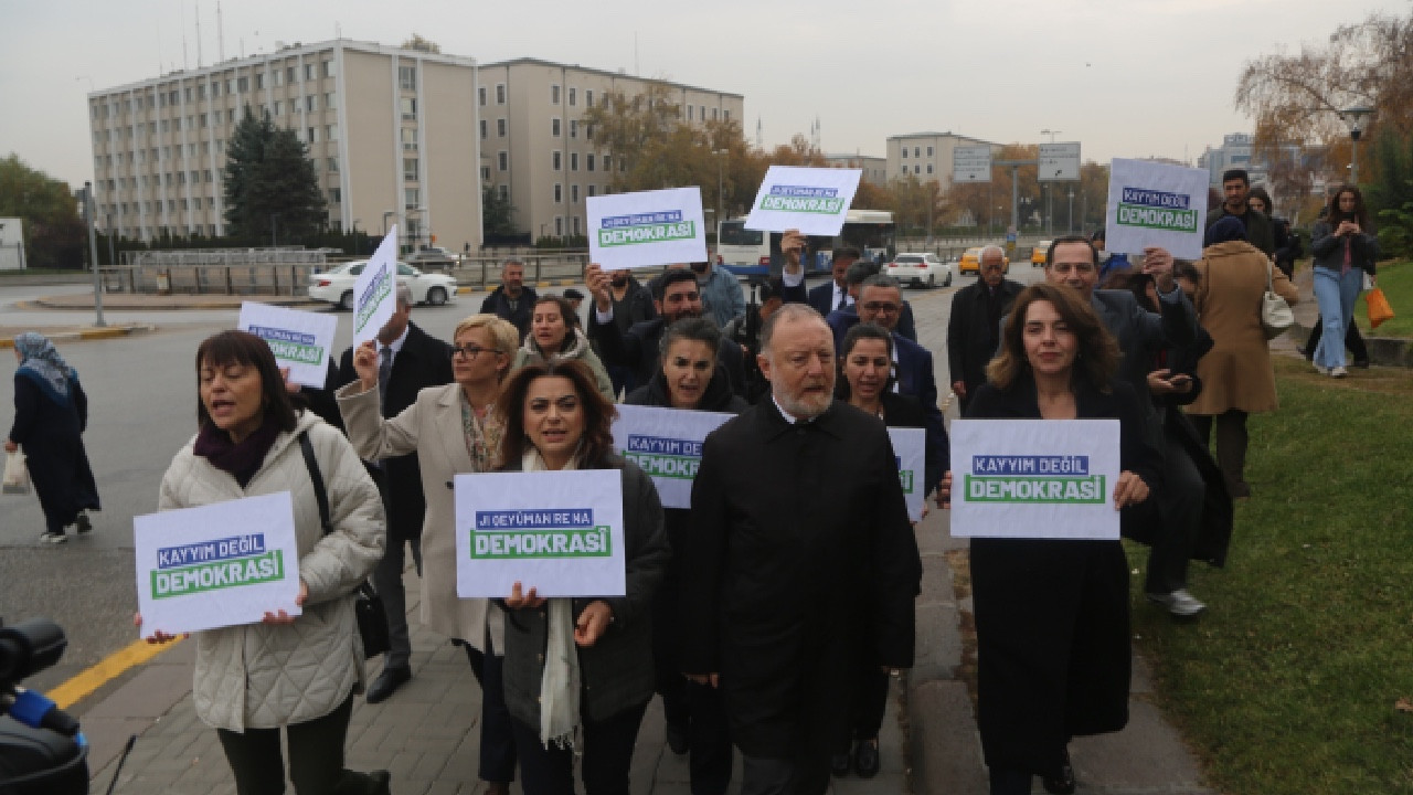 DEM Parti İçişleri Bakanlığı önünde: 'Koltuğu kaybedeceğini anlayan AKP darbe yaptı'