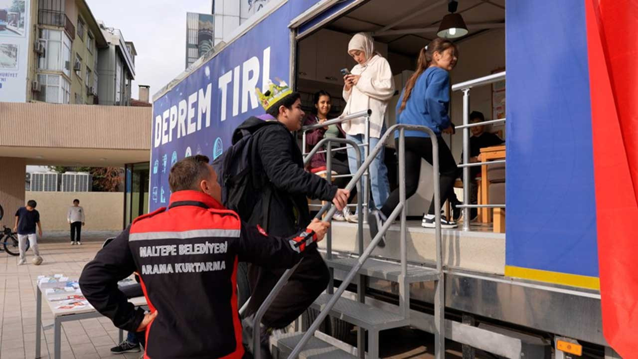 Maltepe'de 7.2 büyüklüğünde deprem canlandırıldı