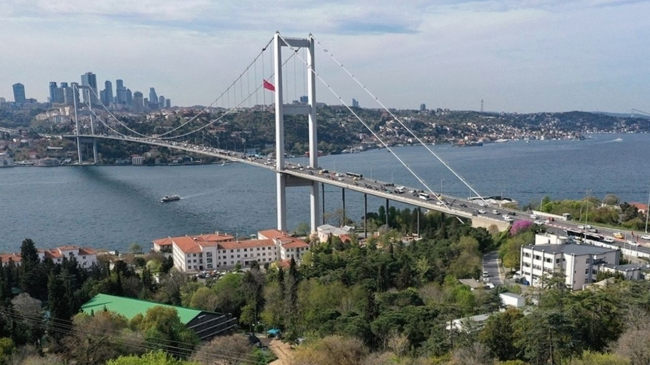 İstanbul Boğazı'nda gemi trafiği çift yönlü askıya alındı