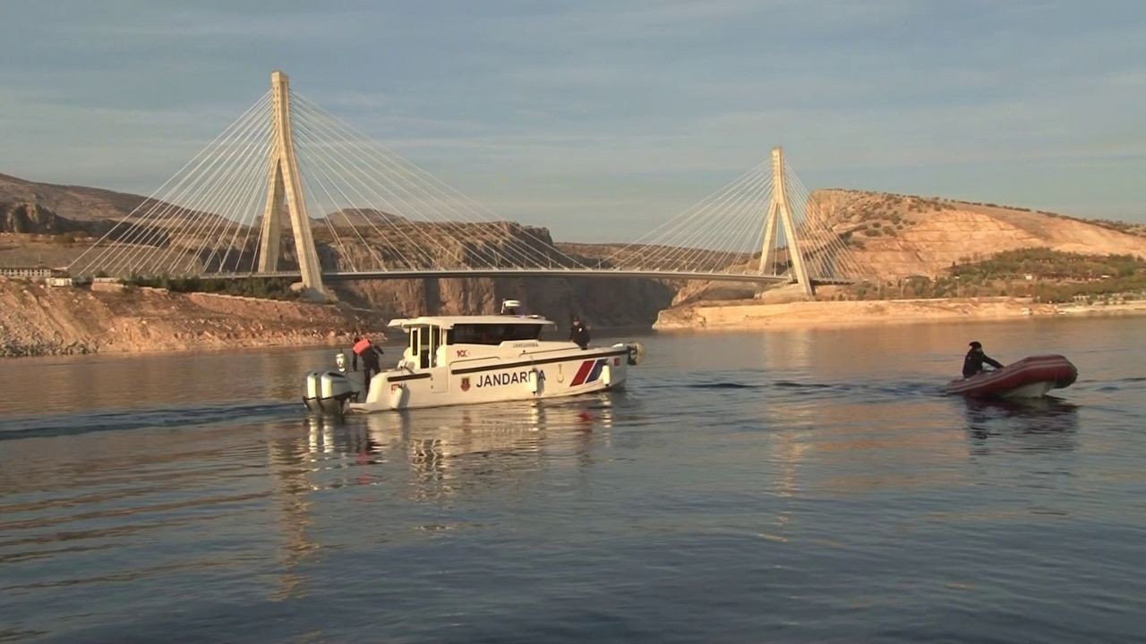 Bursa'dan geldiği memleketi Adıyaman'da kayboldu: Mahmut Gazi Çiğdem su altında aranıyor