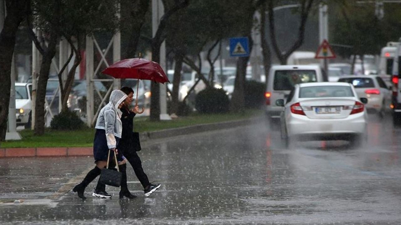 Meteoroloji hava tahminini açıkladı: Üç bölgede sağanak yağışa dikkat