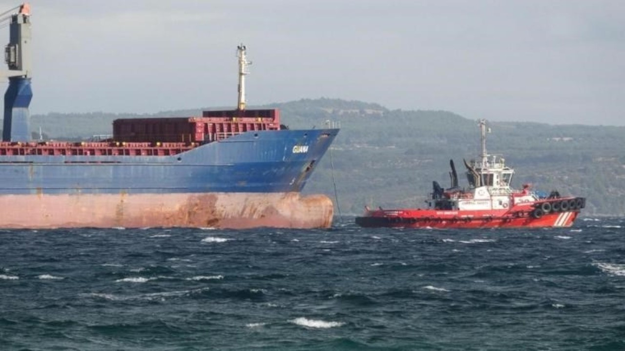 Çanakkale Boğazı gemi arızası nedeniyle çift yönlü olarak geçişlere kapatıldı