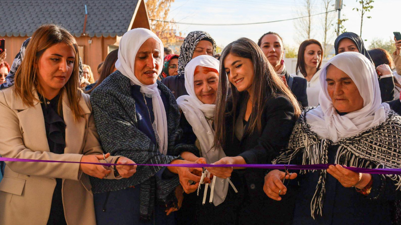 Van'ın İpekyolu ilçesinde Kadın Yaşam Kültür Merkezi açıldı