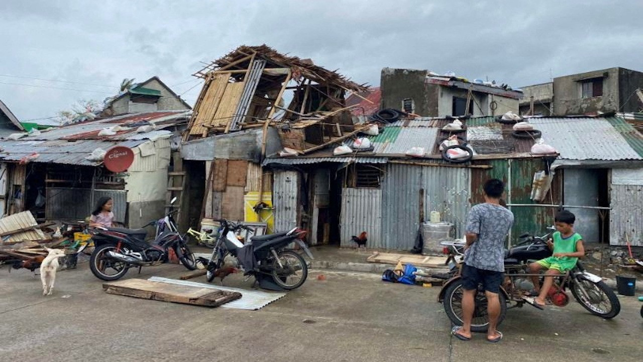 Filipinler'de tayfun alarmı: 650 bin kişi tahliye edildi