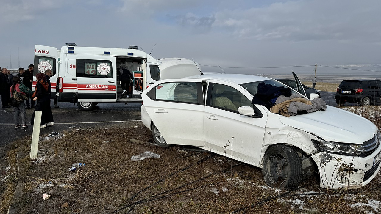 Ağrı'da kar yağışı kazaya neden oldu: 3 ayrı kaza, 4 yaralı