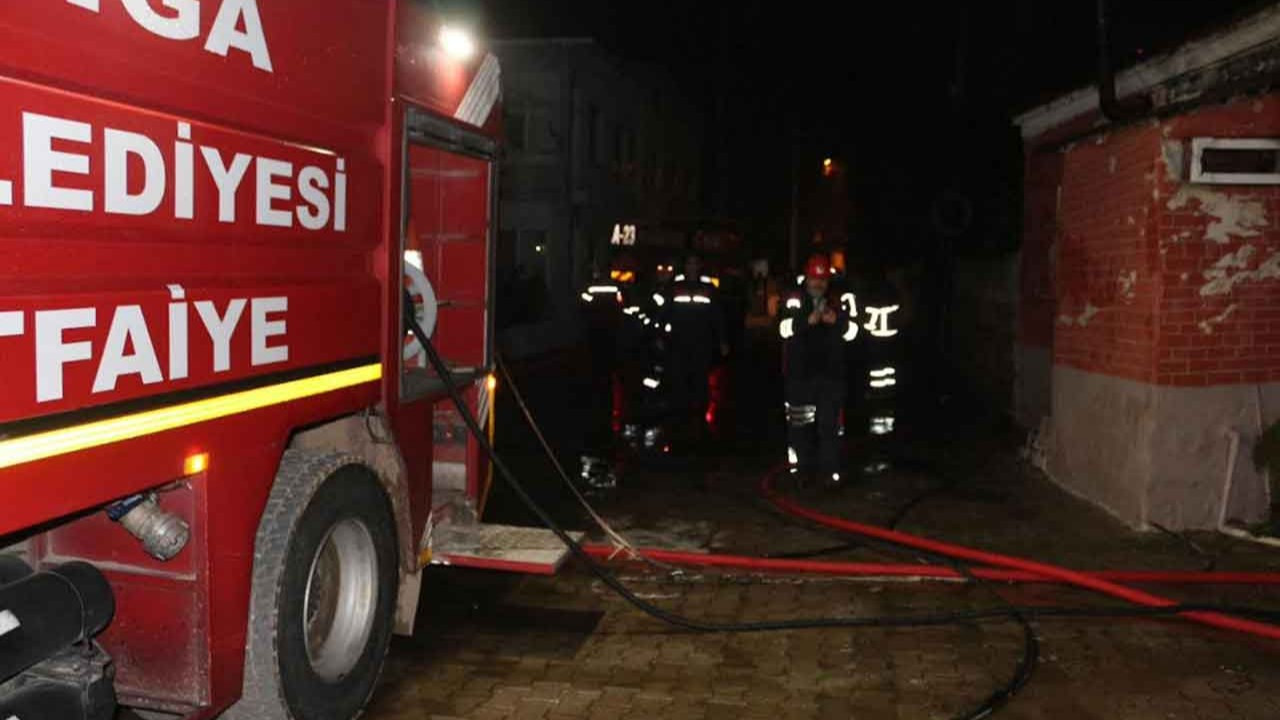 Çanakkale'de bir evde çıkan yangın, 2 eve daha sıçradı