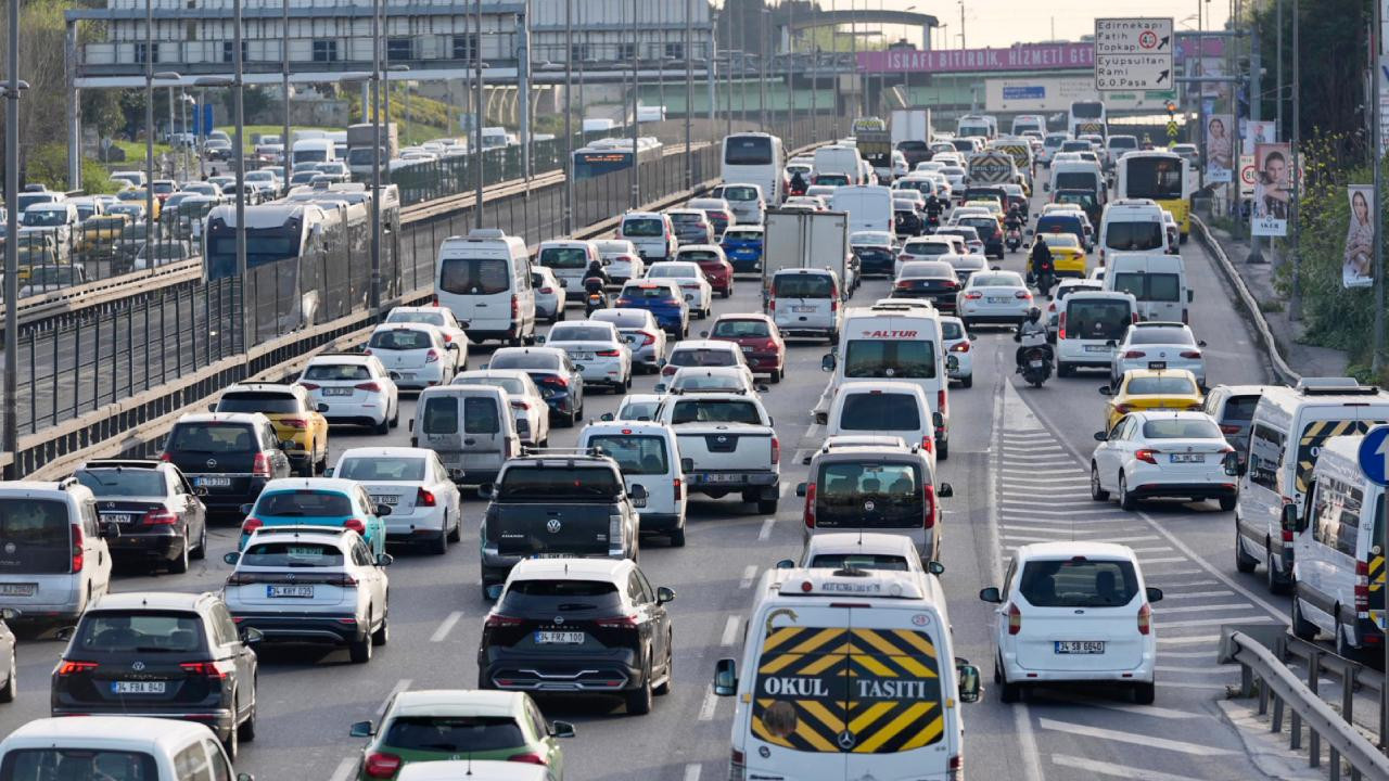 Ara tatilin ardından İstanbul'da trafik yoğunluğu yaşandı