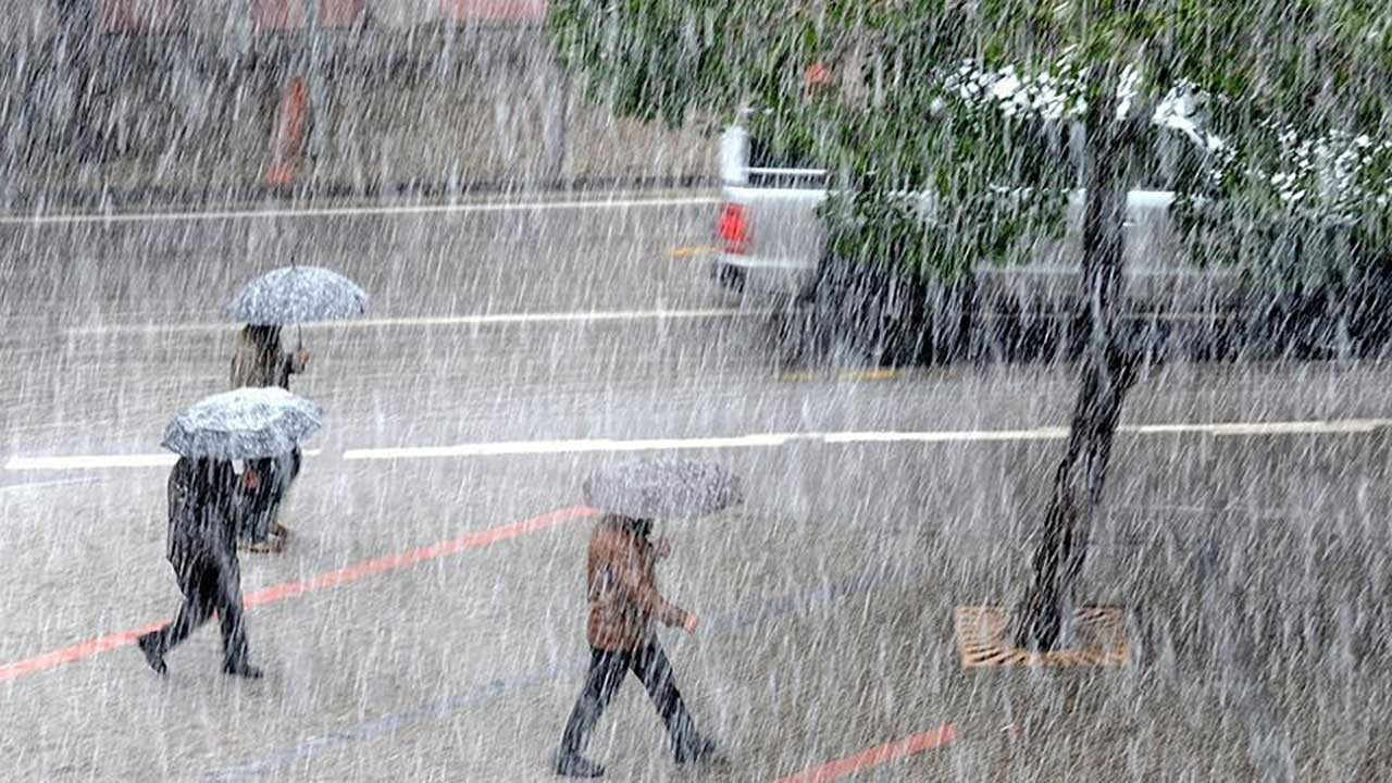 Meteoroloji'den sağanak yağış uyarısı: Sıcaklıklar 5 derece artıyor