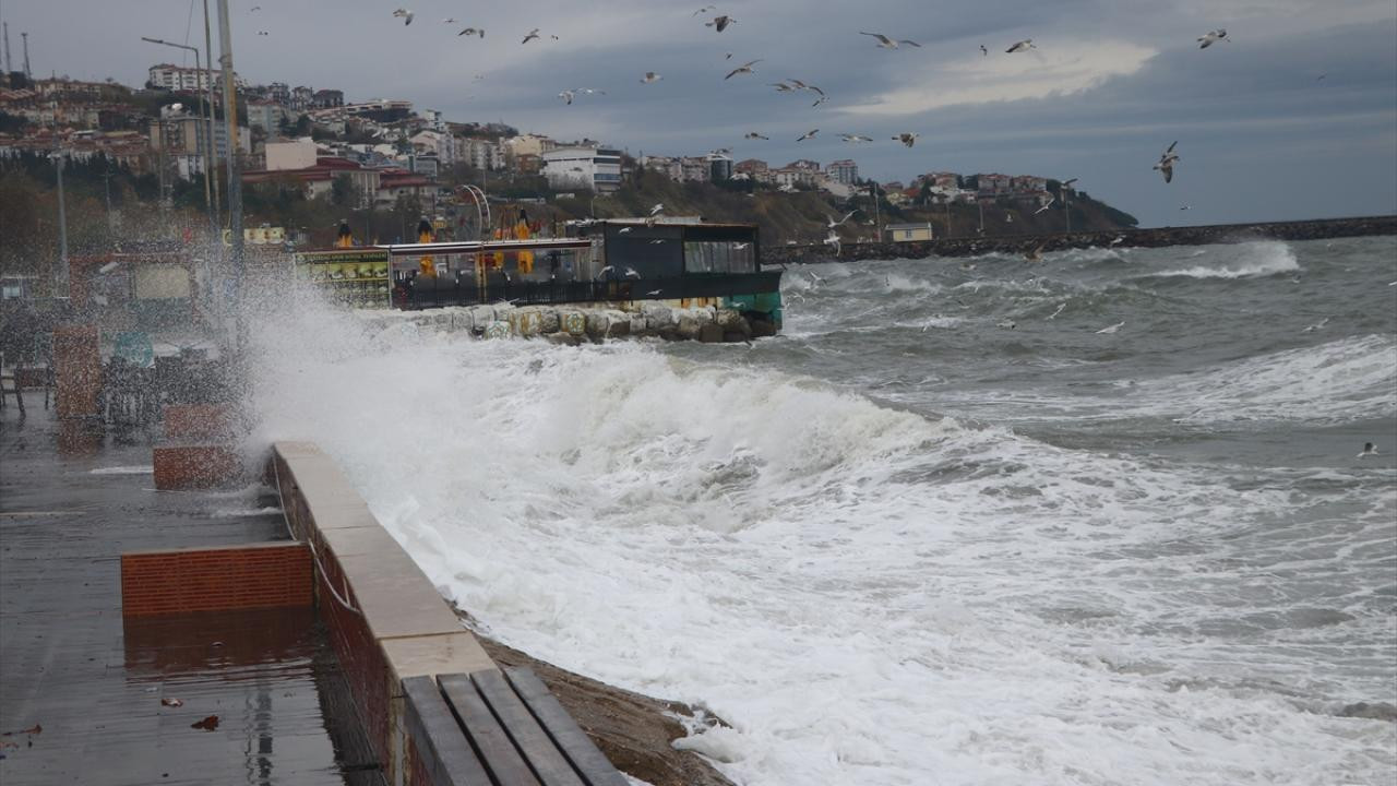 Çanakkale'de lodos etkili oluyor