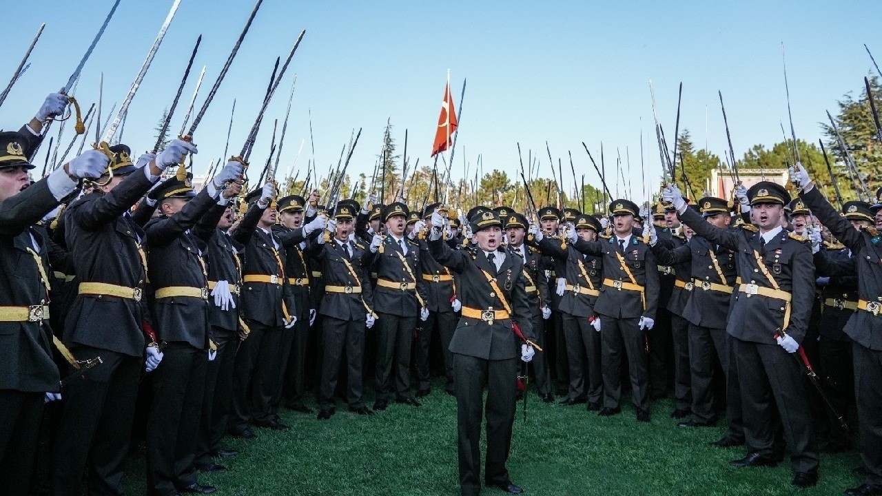 MSB'den teğmenler açıklaması: 'Organize disiplinsizlik kabul edilemez'