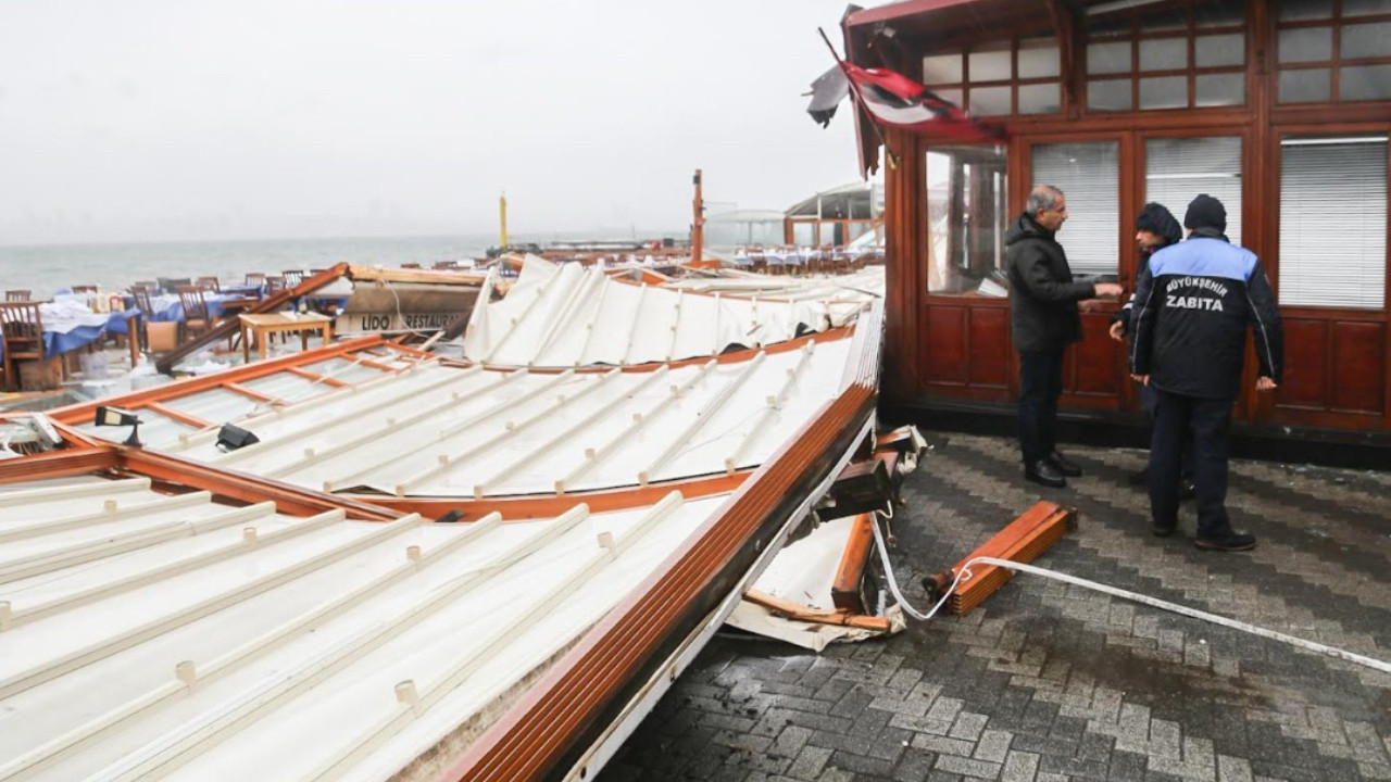 İstanbul'da etkili olan lodos Adalar’ı vurdu