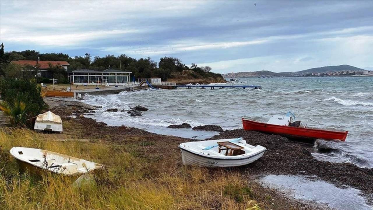 Kuzey Ege'de lodos nedeniyle tekneler zarar gördü