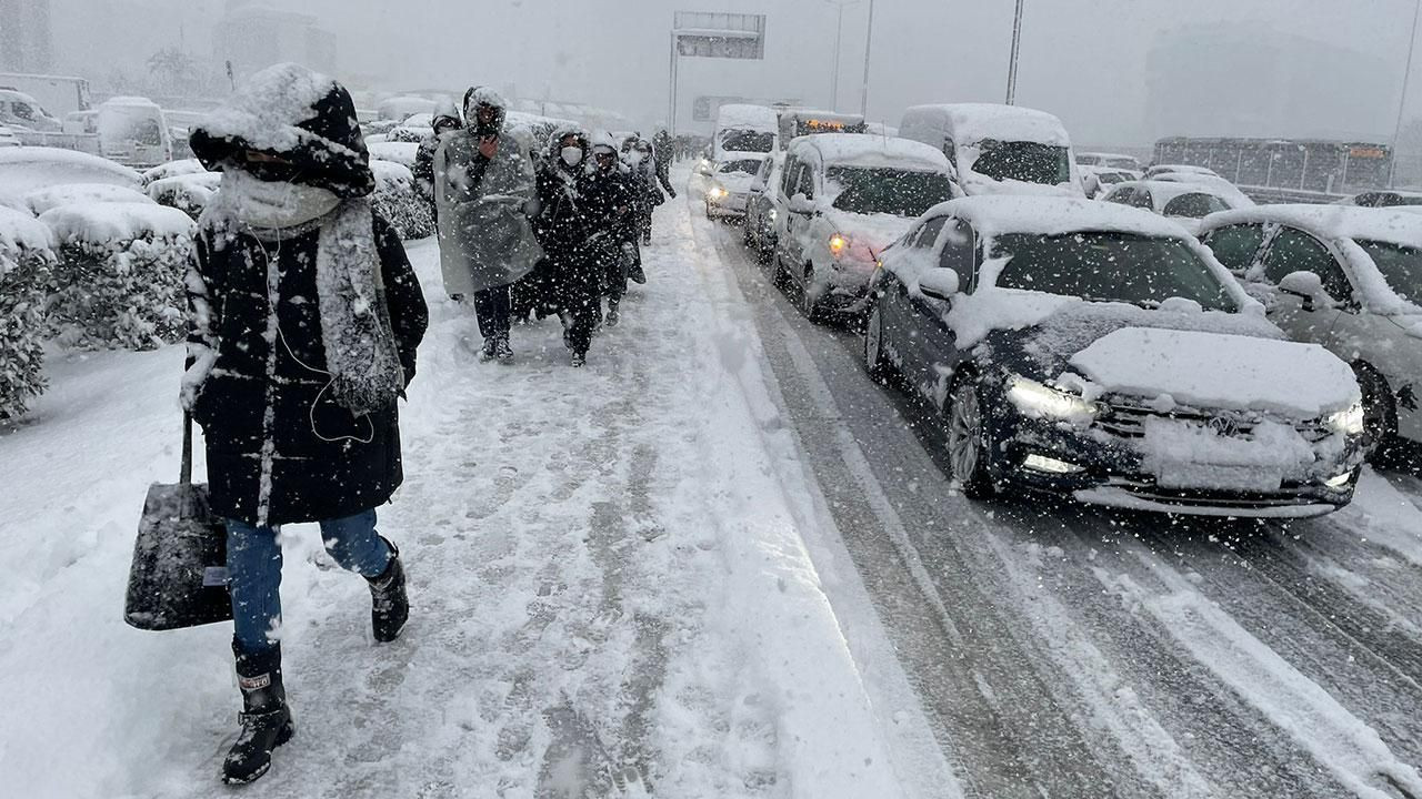 Meteoroloji'den 49 il için sarı ve turuncu kodlu uyarı: Kar, fırtına, sağanak... - Sayfa 1