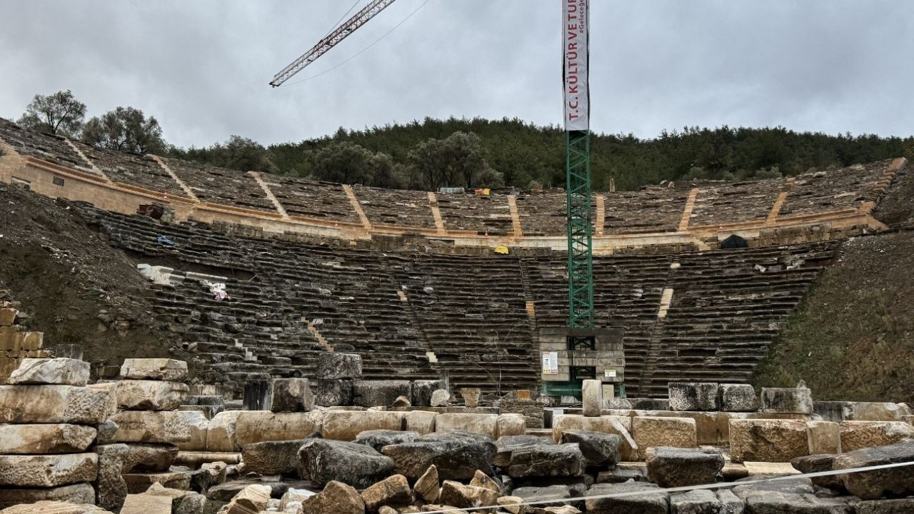 Stratonikeia'da 2 bin 250 yıllık kanalizasyon bulundu...