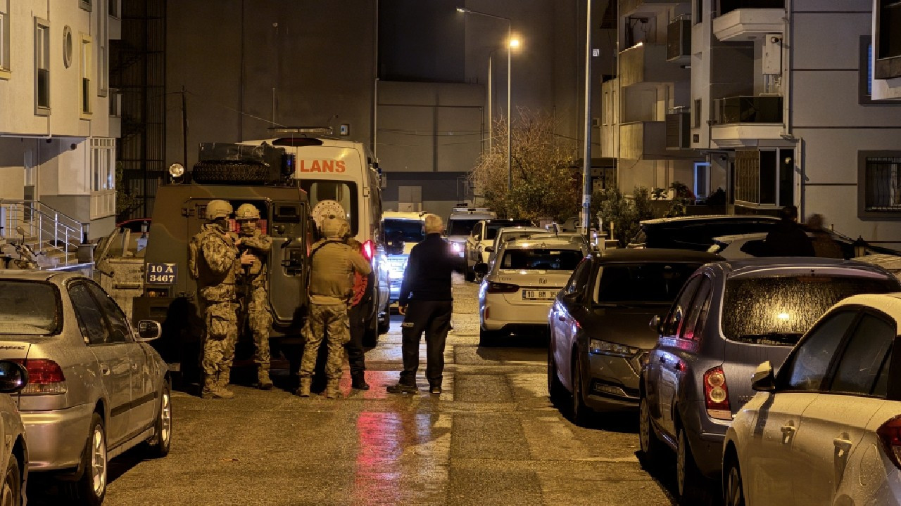 Kadını bıçakla rehin alan şüpheli polis tarafından öldürüldü