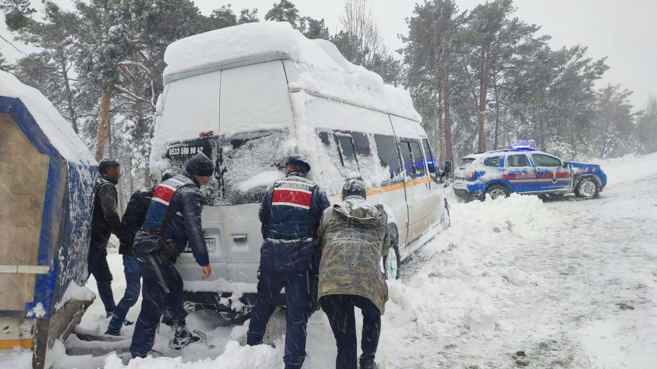 Meteoroloji ve AFAD'dan 13 ile turuncu, 25 ile sarı kodlu uyarı