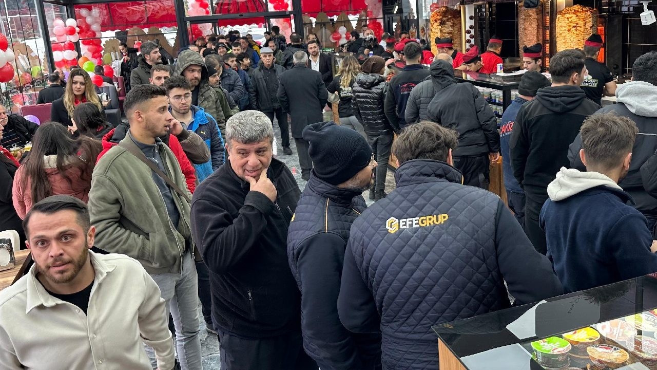 Ankara'da döner ve ayranı 1 lira yaptı, izdiham oluştu