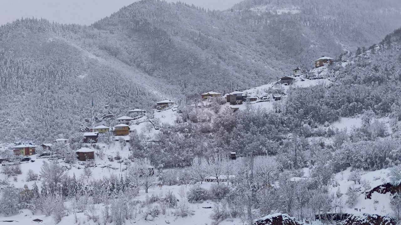 Kar, soğuk, buz: Birçok kentte eğitime verilen ara uzatıldı