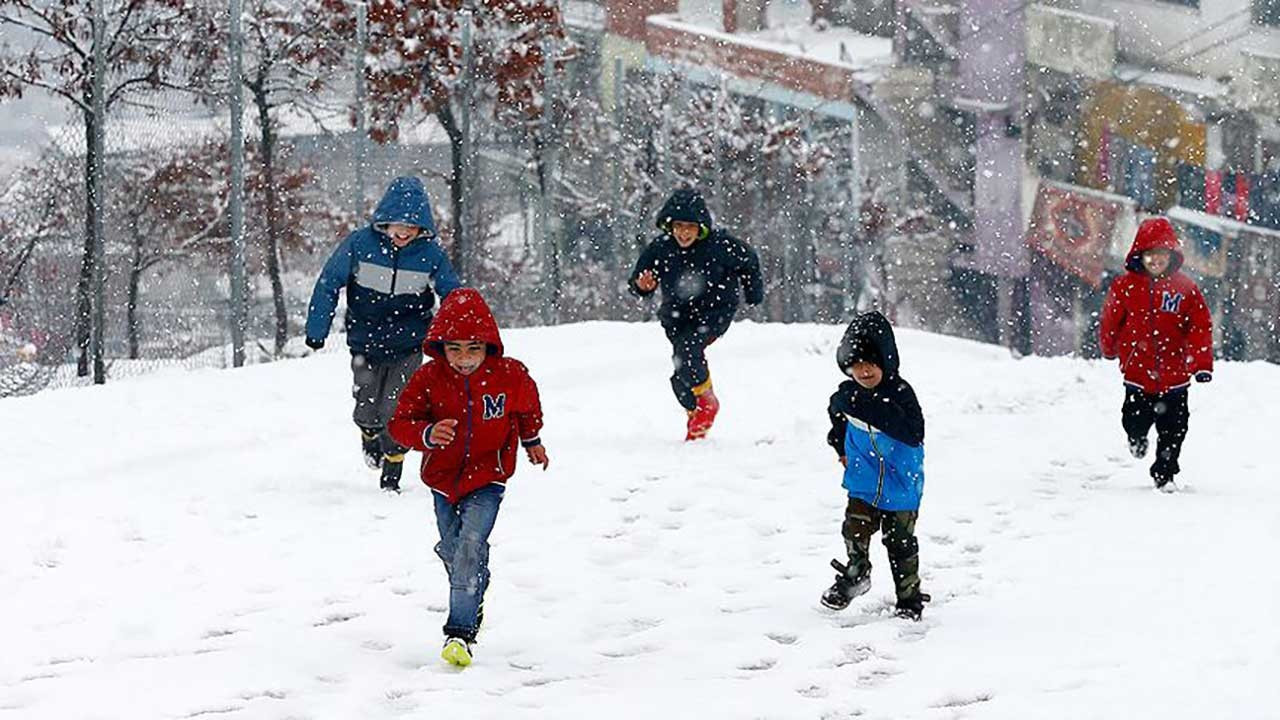 Eğitime kar engeli: 11 ilde okullar tatil edildi