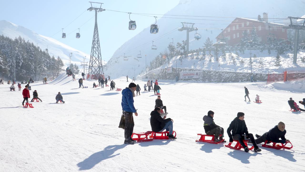 Palandöken kışa hazır: Kayak, snow board, kızak keyfi başladı