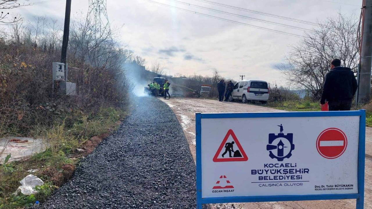 Körfez'de yol çöktü: Tamir edilip trafiğe açıldı