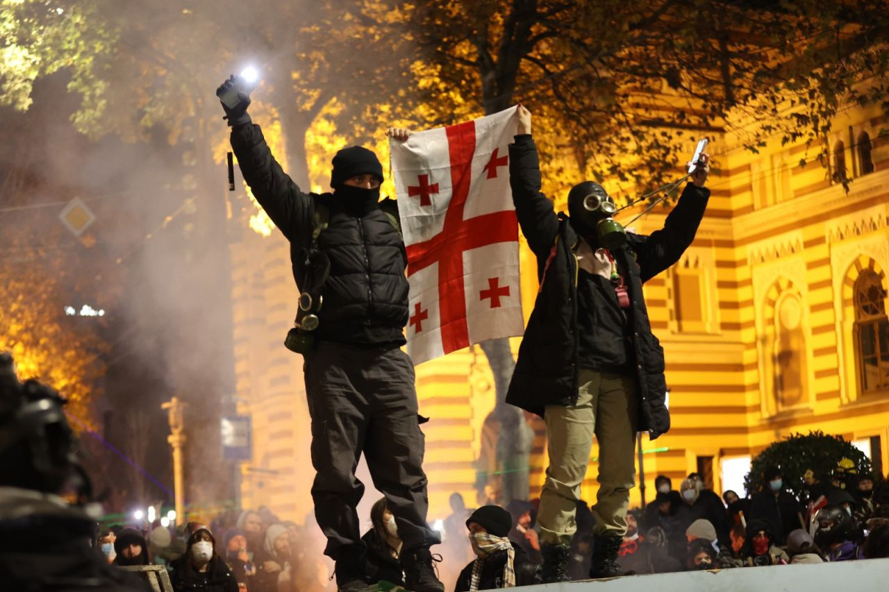 Tiflis'te protestolar sürüyor: Eylemciler ile polis karşı karşıya geldi - Sayfa 3