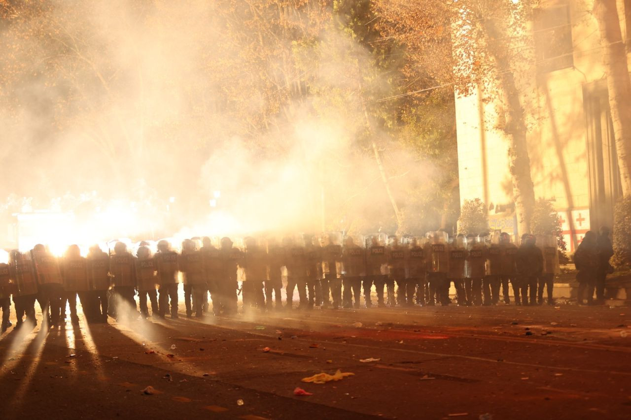 Tiflis'te protestolar sürüyor: Eylemciler ile polis karşı karşıya geldi - Sayfa 4