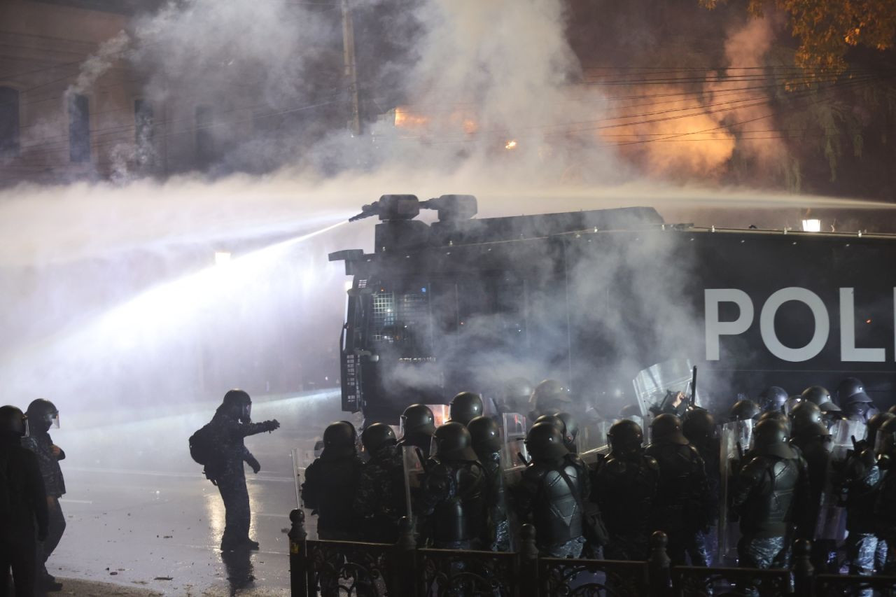 Tiflis'te protestolar sürüyor: Eylemciler ile polis karşı karşıya geldi - Sayfa 2