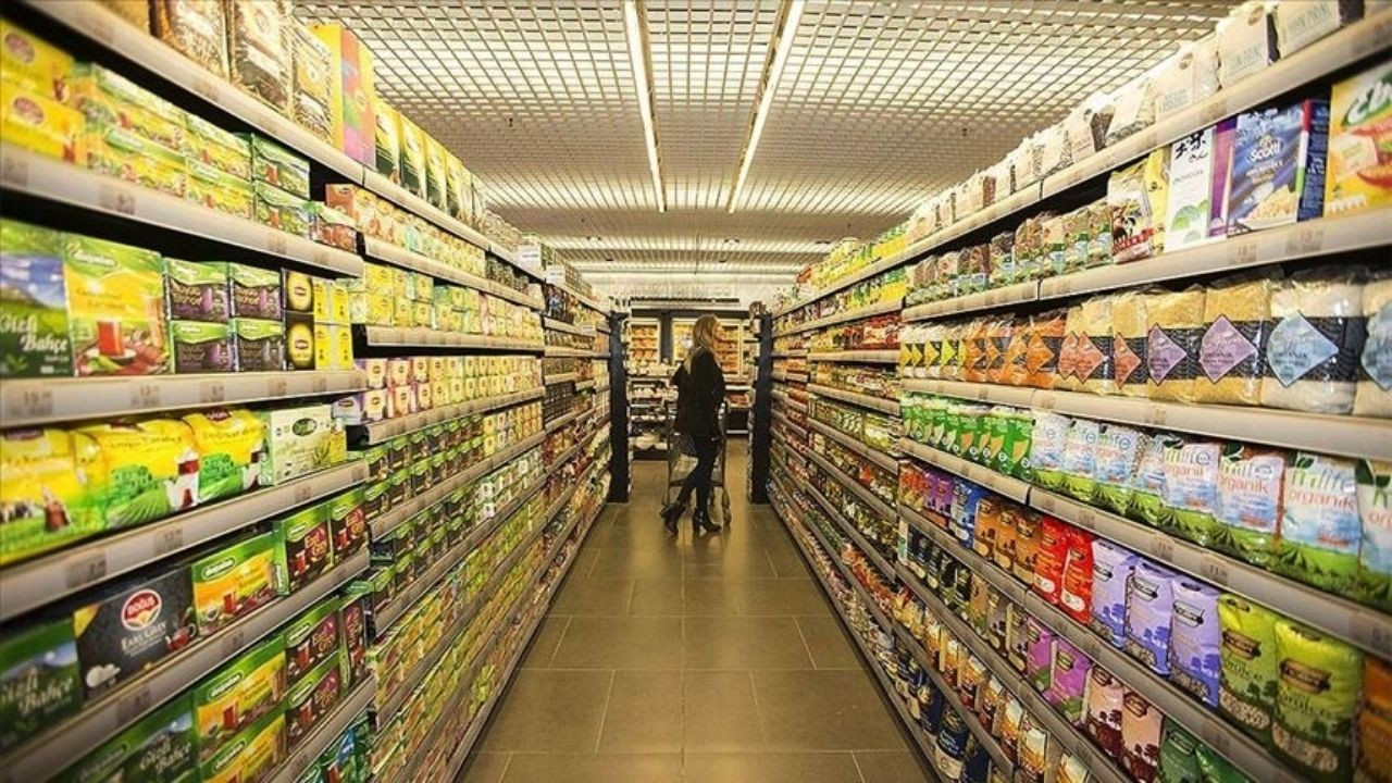 Market raflarına yeni düzen: Paketli gıdada yazı ve görsel değişecek