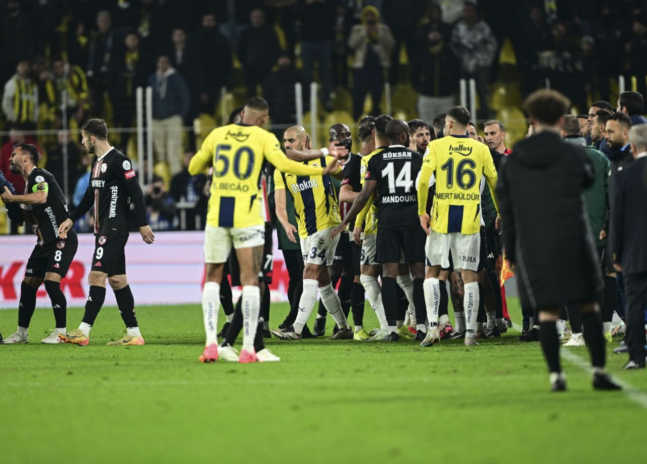 Eski hakemler Fenerbahçe maçını yorumladı: Penaltı var mı, yok mu? - Sayfa 1