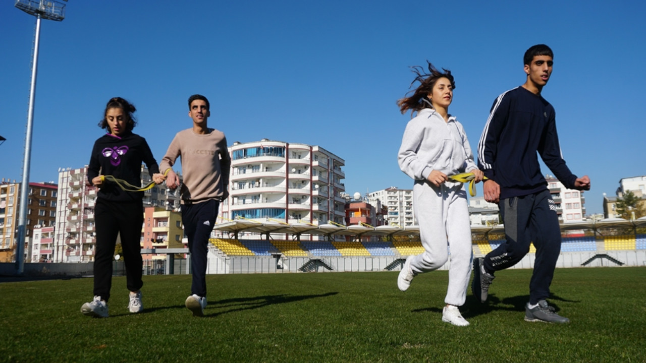 Görme engelli kardeşler atletizm ile engelleri aşıyor