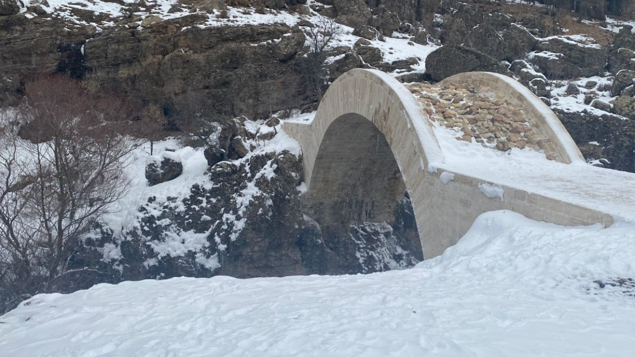 Malatya'da Roma dönemine ait 2 bin yıllık taş köprü mahkemelik oldu