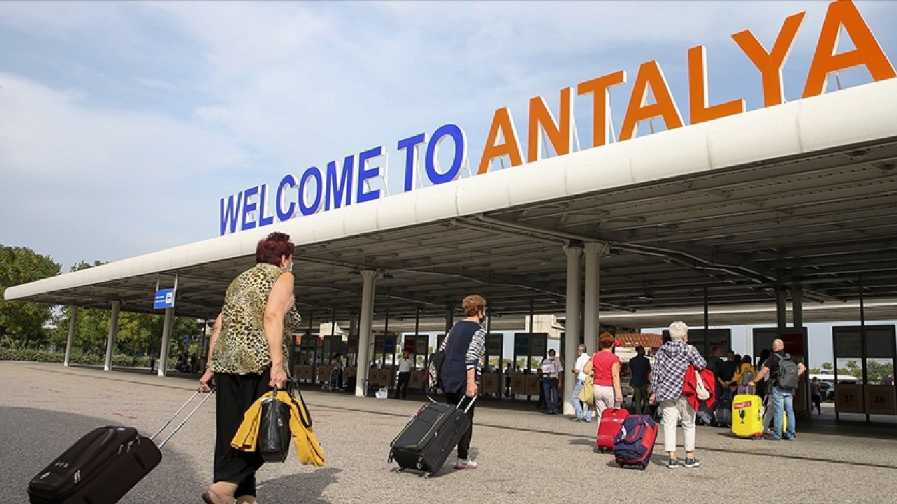 Antalya'ya 'D-8 Turizm Şehri Ödülü': Türkiye'de ilk