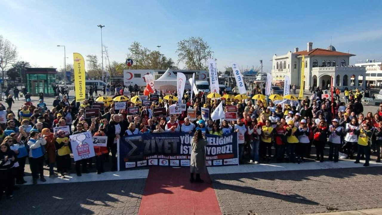 İş bırakan aile hekimleri Kadıköy'den seslendi: Özelleştirme sağlık sistemini çökertti