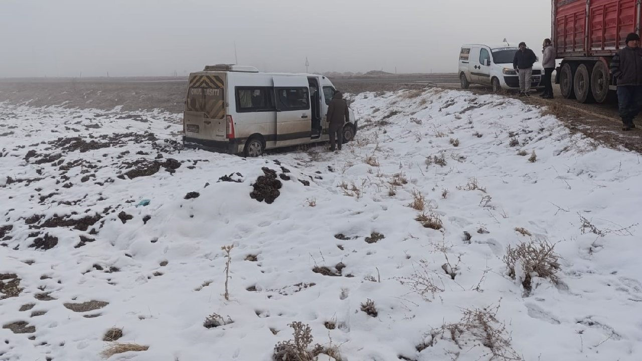 Kayseri'de öğrenci servisi ile TIR çarpıştı