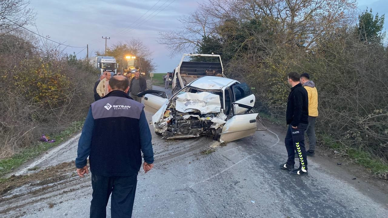 Sakarya'da trafik kazası: Anne ve oğlu yaşamını yitirdi