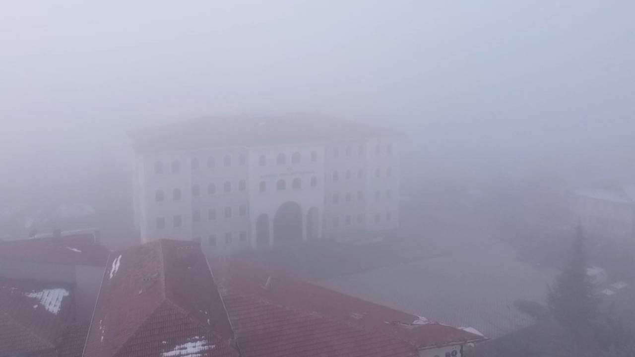 Yozgat'ta sıcaklık düştü, şehrin üstünü sis kapladı