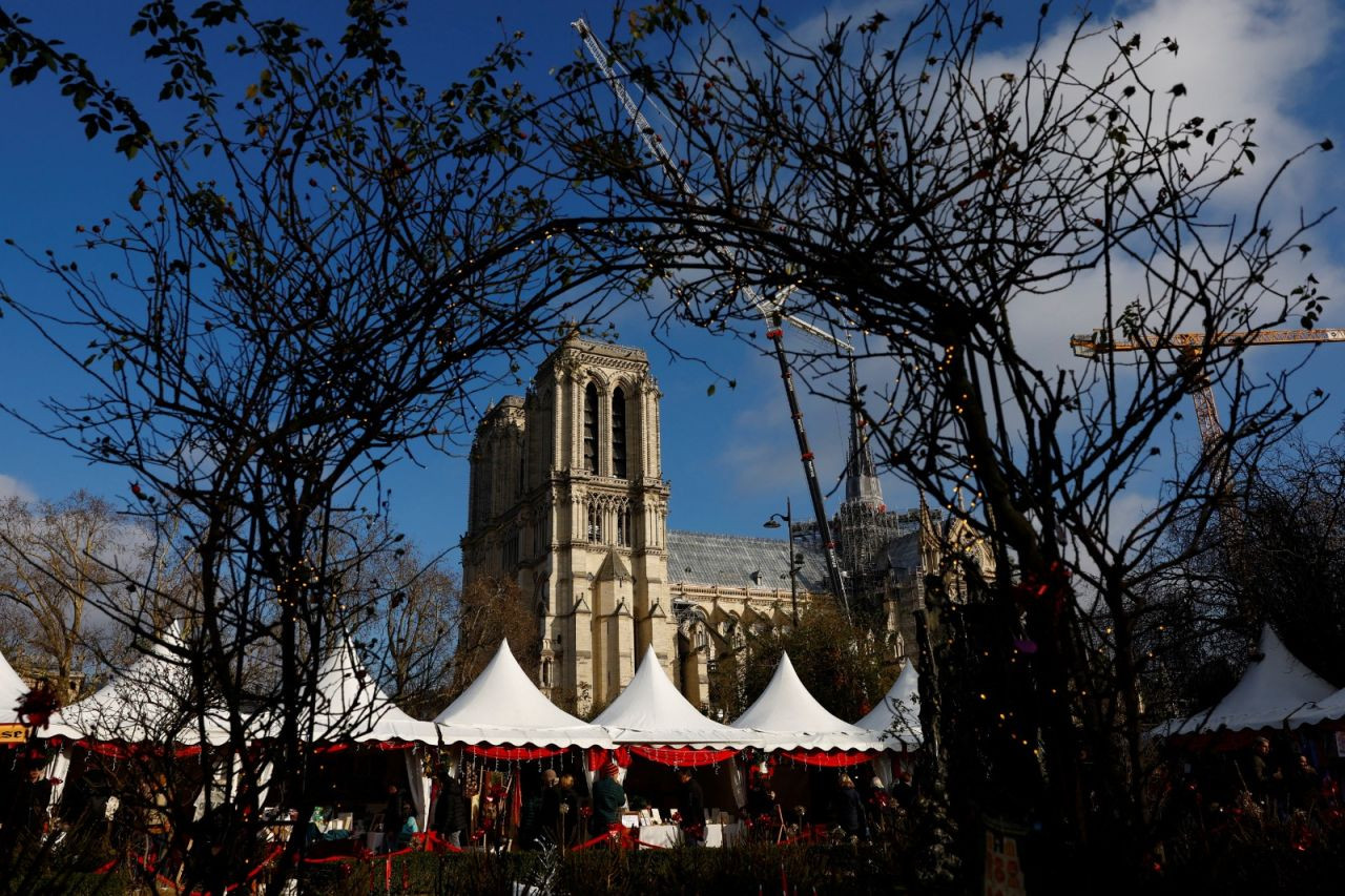 'Küller sanata çevrildi': Notre Dame Katedrali, 5 yıl sonra yeniden kapılarını açıyor - Sayfa 1