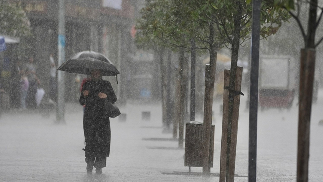 Meteorolojiden 17 ile sarı ve turuncu kodlu sağanak ve fırtına uyarısı