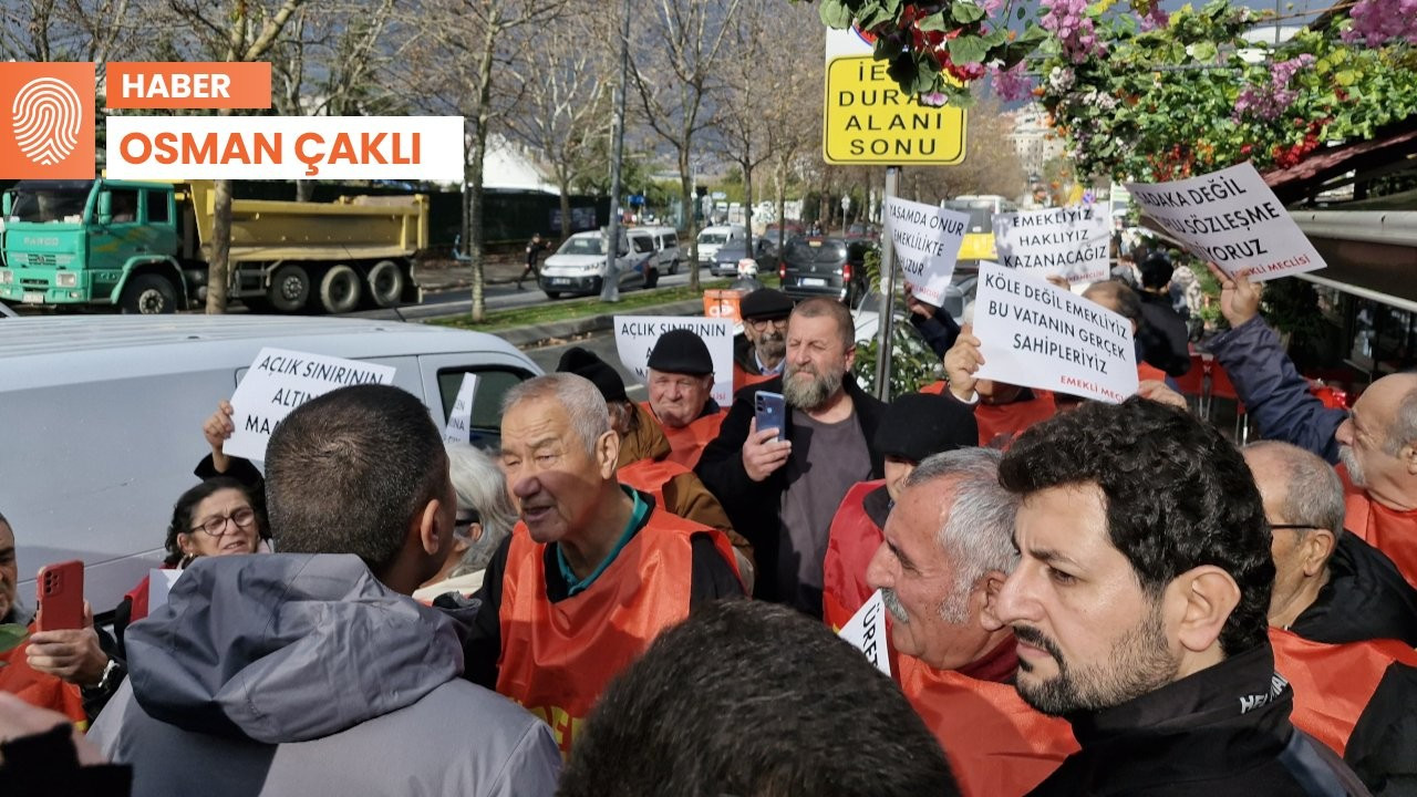 Emeklilerden AK Parti önünde protesto: İnsanca yaşanacak ücret ve TİS istiyoruz