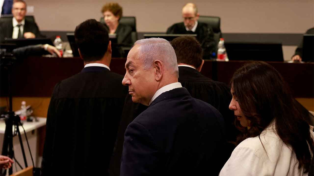 İsrail Başbakanı Netanyahu, yolsuzluk davasında hakim karşısında