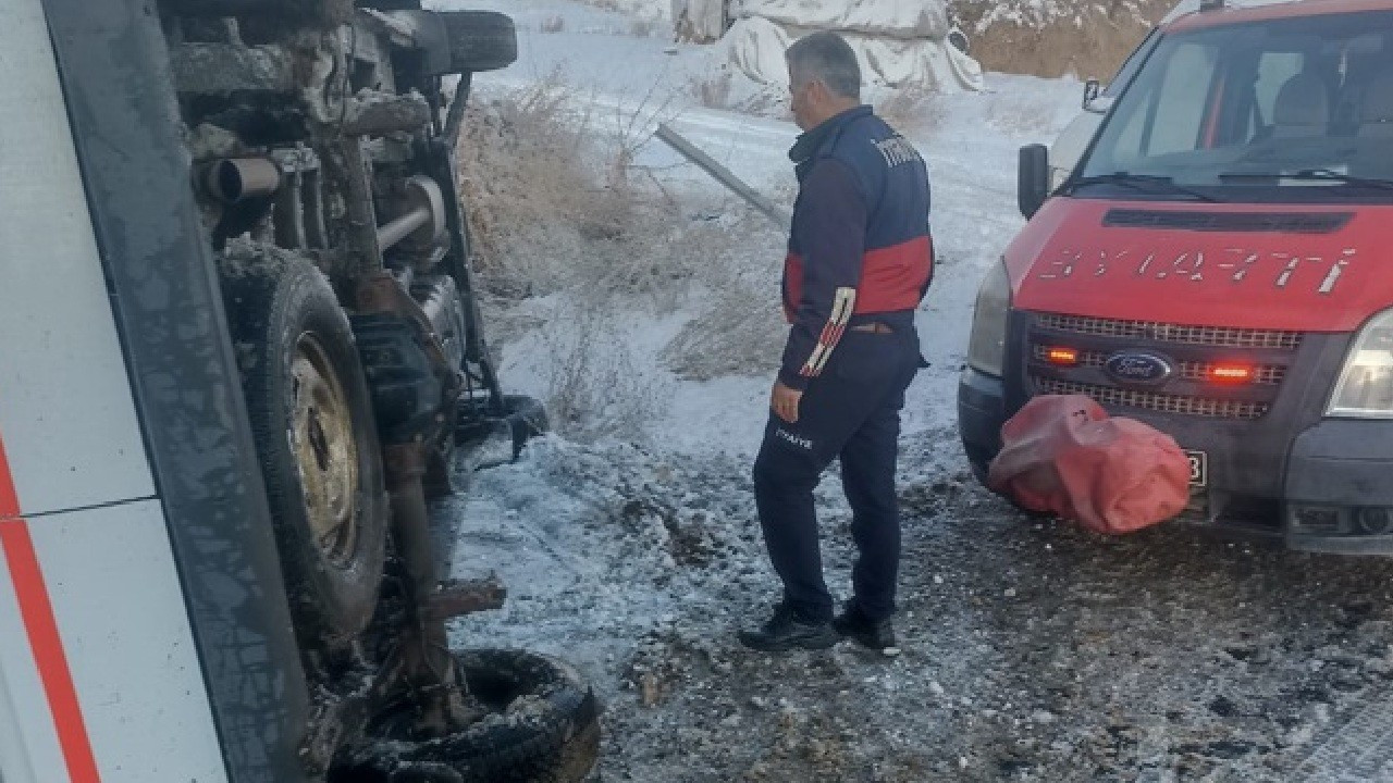 Öğretmenleri taşıyan minibüs devrildi: 12 yaralı