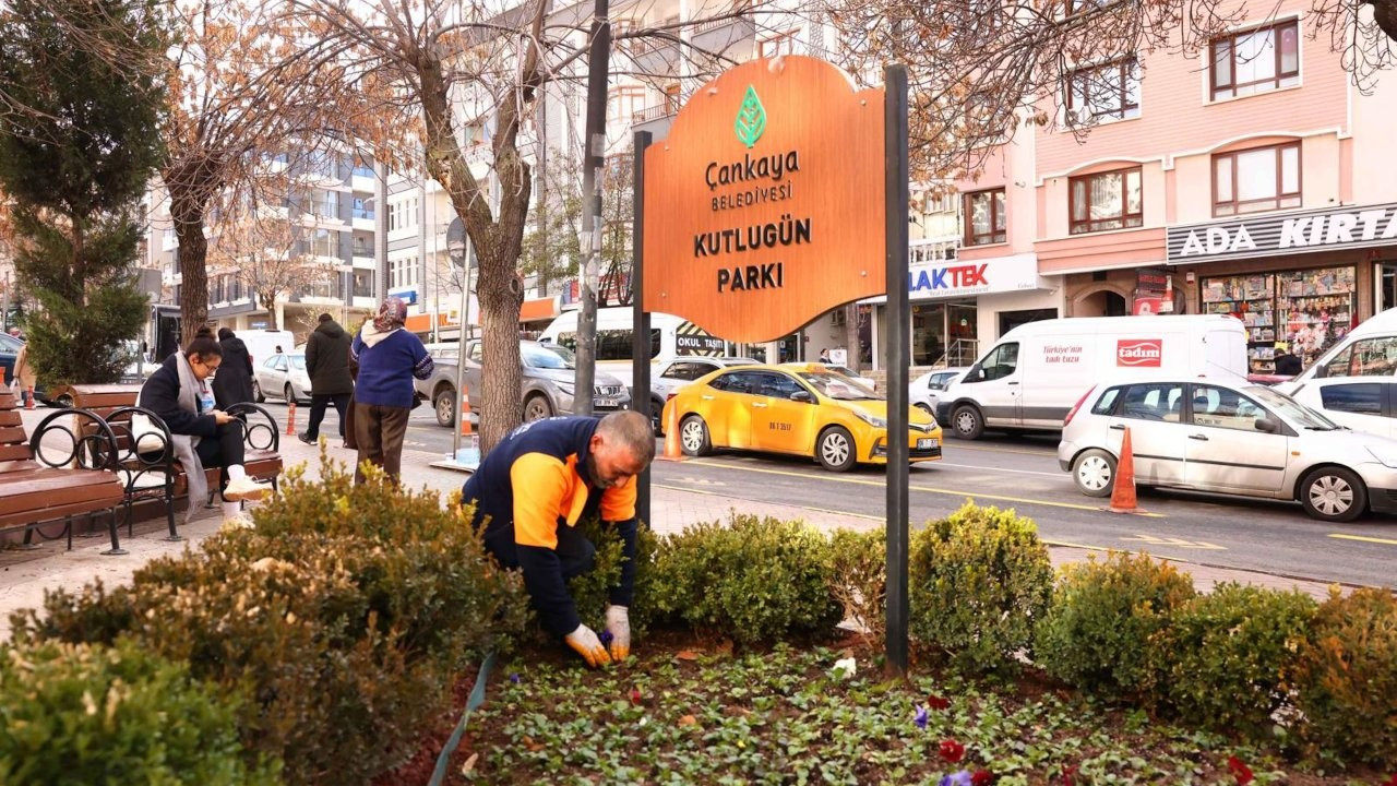 Çankaya'da parklar süslenmeye başladı