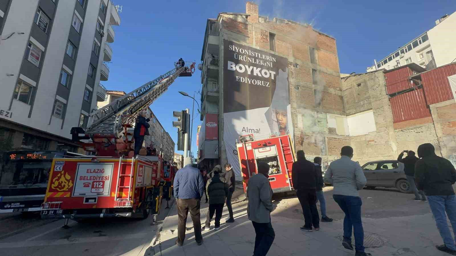 Elazığ’da beyaz eşya deposunda yangın