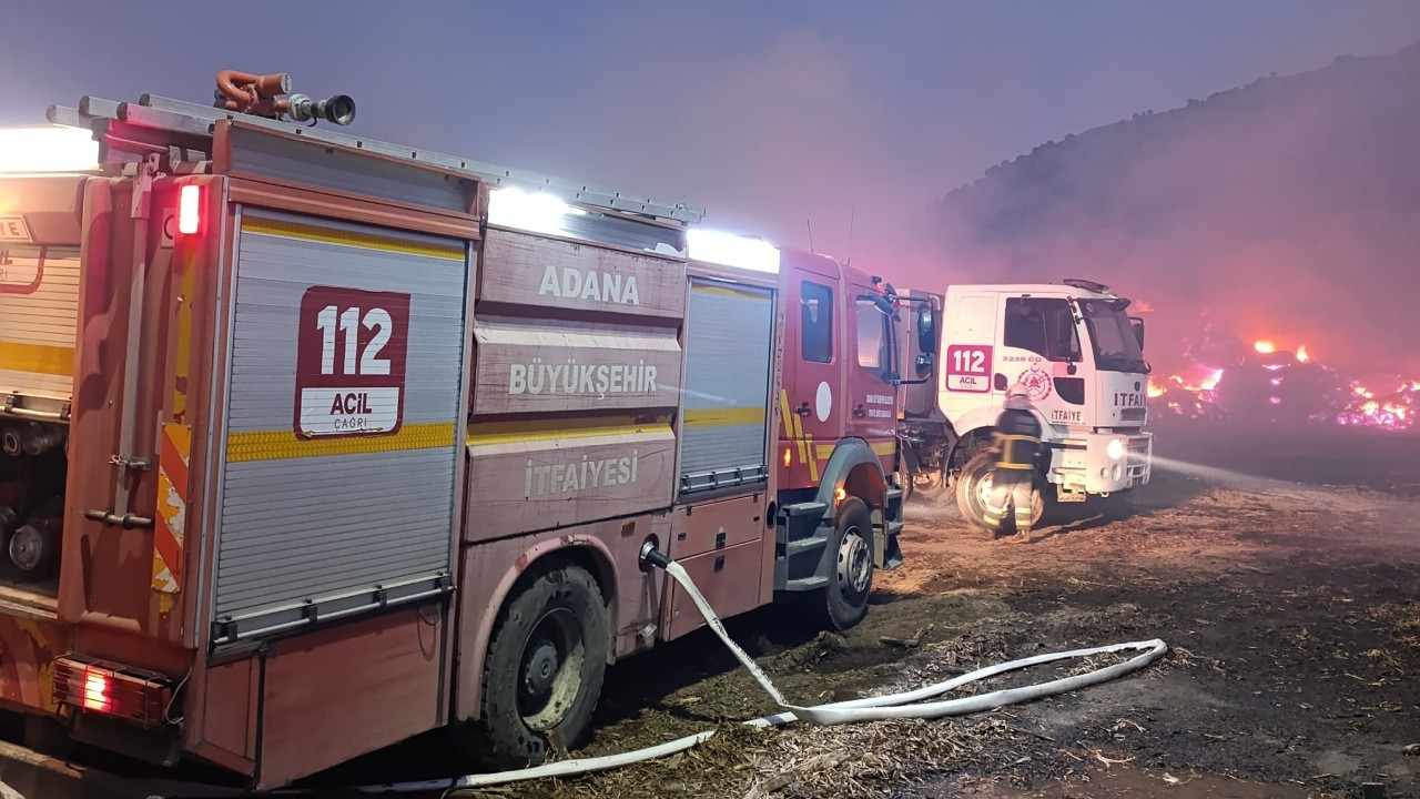 Adana'da saman balyaları gece vakti alev aldı