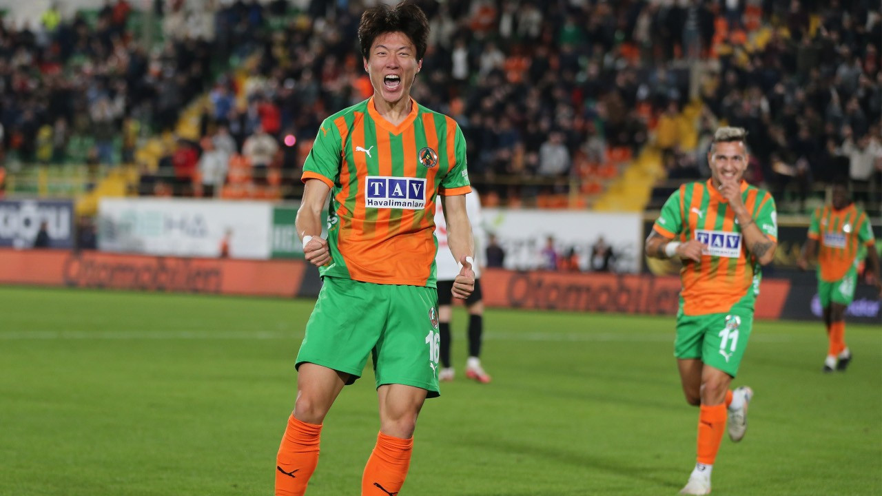 Alanyaspor 3 puanı 3 golle aldı