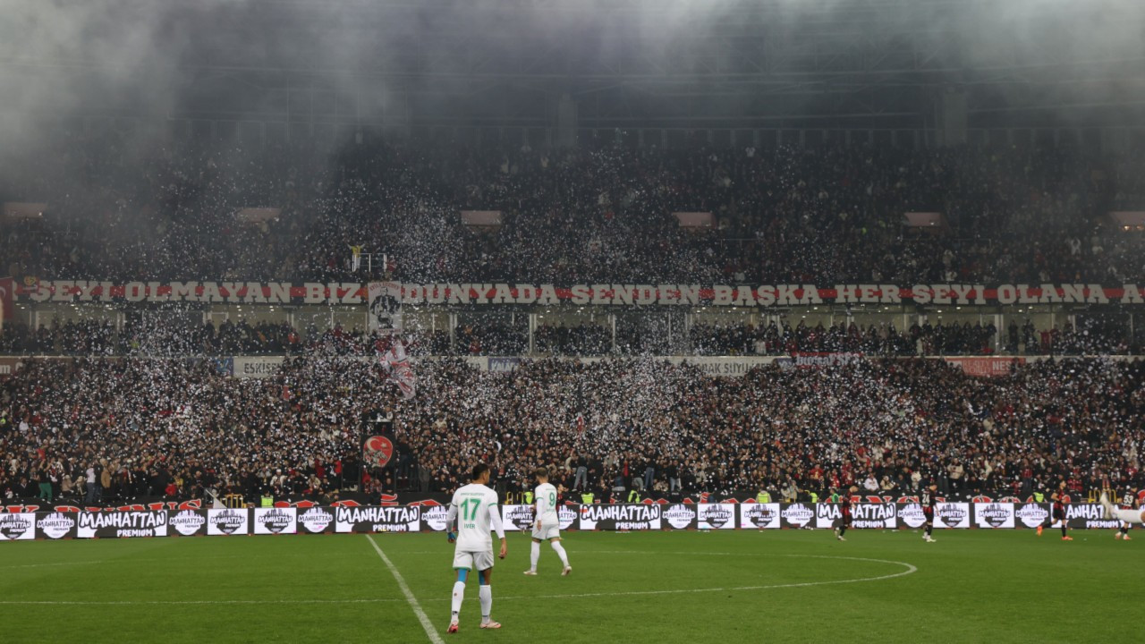 Bölgesel Amatör Lig maçını 30 bin taraftar statta izledi