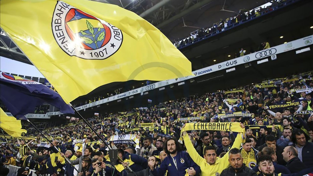 Fenerbahçe tehdit eden taraftarın kombine biletini iptal etti