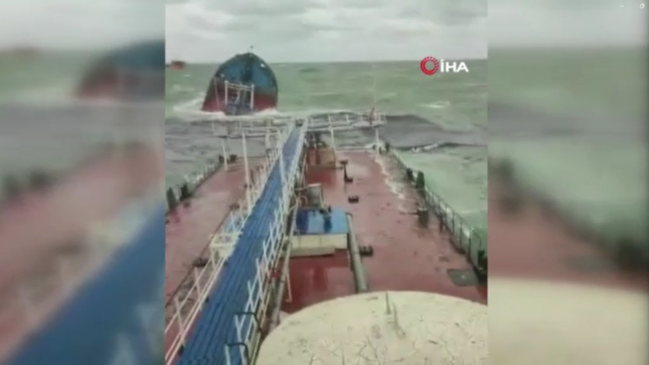 Karadeniz'de fırtına: Bir tanker ikiye bölündü, bir tanker sürüklendi