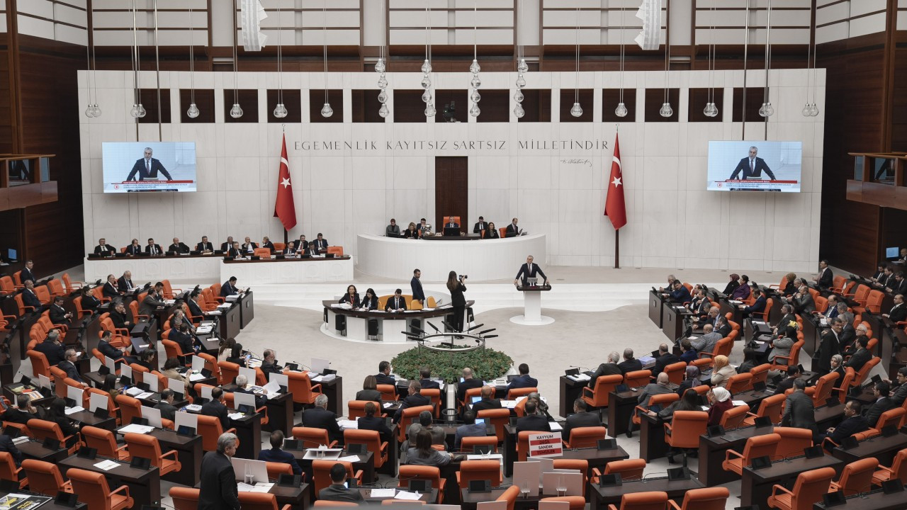 Meclis'te Mehmet Şimşek ile DEM Partililer arasında 'yalan' tartışması